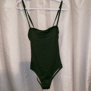 Ribbed One-piece bathing suit